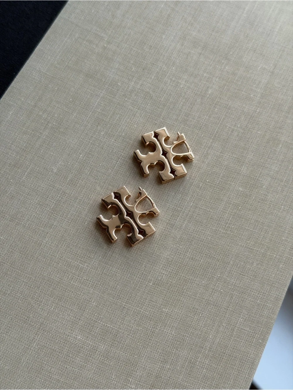 Tory Burch Eleanor Hidden Hoops